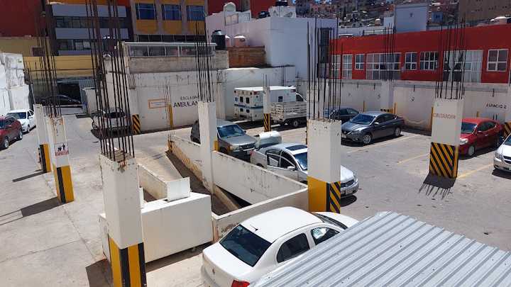 Fotografia tomada fuera de Hospital San José By RB - Hospital en Zacatecas, Zac.