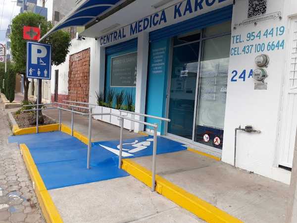 Fotografia tomada fuera de Central Medica Karol - Hospital en Tlaltenango de Sánchez Román, Zac.