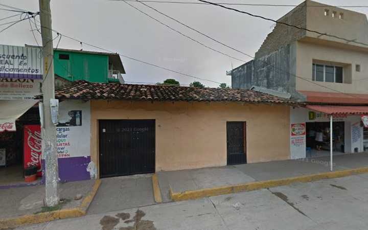 Fotografia tomada fuera de Consultorio Dr Garibo - Servicios médicos locales en Petatlán, Gro.