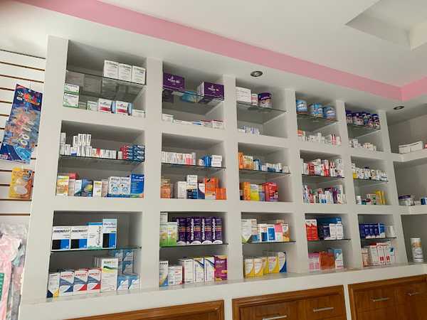 Fotografia tomada fuera de Consultorio Médico y Pediatrico, Farmacia Pediátrica Especializada Fatima - Médico en Ixtapan de la Sal, Edomex.