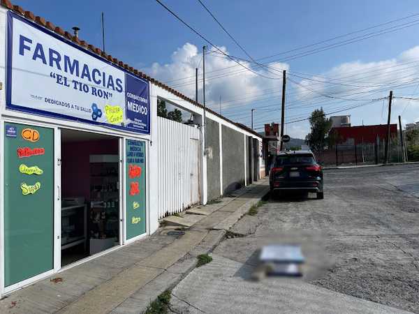 Fotografia tomada fuera de Farmacia y Consultorio El Tio Ron - Farmacia en Ixtapan de la Sal, Edomex.