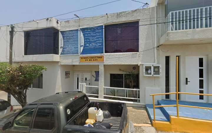 Fotografia tomada fuera de Espamedica. Dr Arturo Alvarez - Pediatra en Coatzacoalcos, Ver.