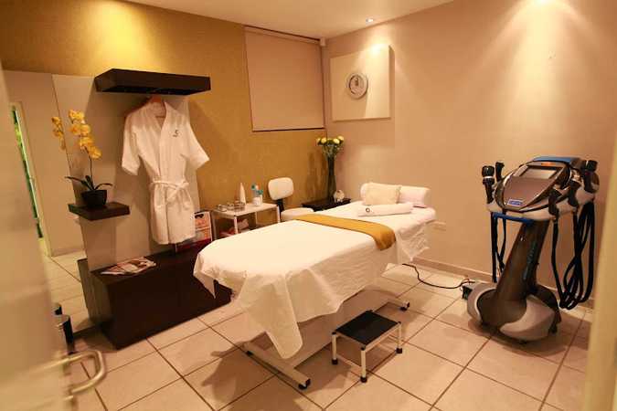 Fotografia tomada fuera de CIMECL Centro Integral de Medicina Estética Carolina Laverde - Servicio de depilación en Guanajuato, Gto.
