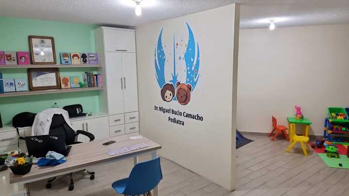 Fotografia tomada fuera de Dr. Miguel Bucio C. - Pediatra - Oficina médica en Cdad. Hidalgo, Mich.