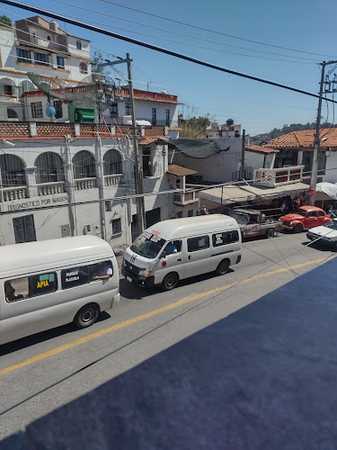 Fotografia tomada fuera de Clínica Santa Cruz - Hospital privado en Taxco de Alarcón, Gro.
