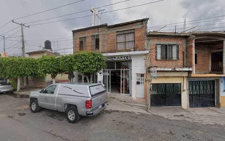 Fotografia tomada fuera de Consultorio Dr. Ricardo Barba - Médico de familia en Cuerámaro, Gto.