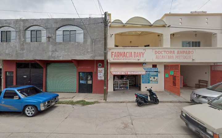 Fotografia tomada fuera de Dra. Amparo Alcantara Portuguez - Oficina médica en Cuerámaro, Gto.