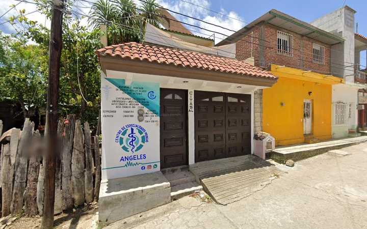 Fotografia tomada fuera de CEMA Centro de Especialidades Médicas Angeles - Centro médico en Bochil, Chis.