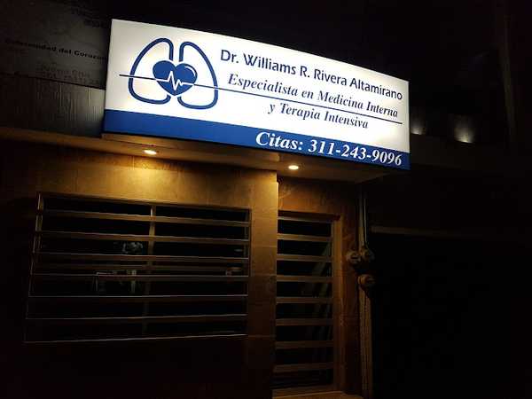 Fotografia tomada fuera de Dr. Williams Rivera Altamirano - Internista en Tepic, Nay.