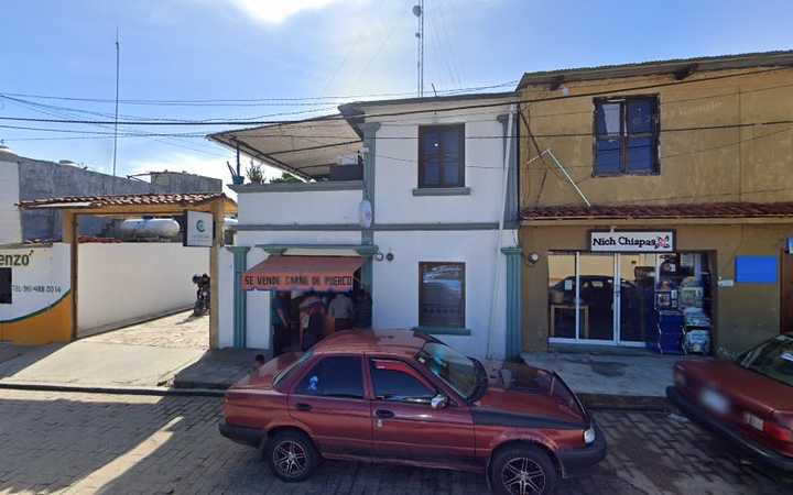 Fotografia tomada fuera de Consultorio Médico Dr. Moisés Pérez - Hospital en Zinacantán, Chis.