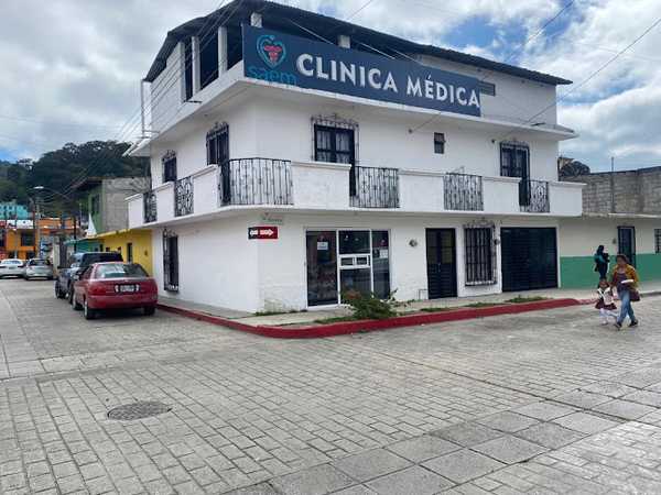 Fotografia tomada fuera de Clinica Médica SAEM - Hospital en San Cristóbal de las Casas, Chis.