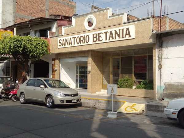 Fotografia tomada fuera de Sanatorio BETANIA - Hospital de maternidad en Zacapu, Mich.