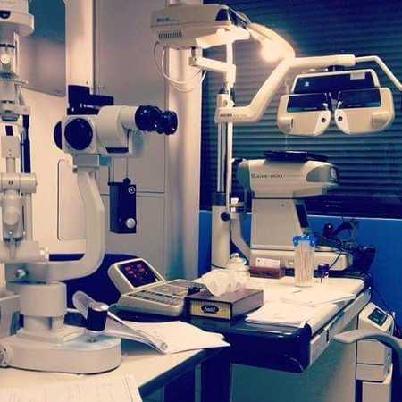 Fotografia tomada fuera de Opticas Elvis - Médico en Huixtla, Chis.