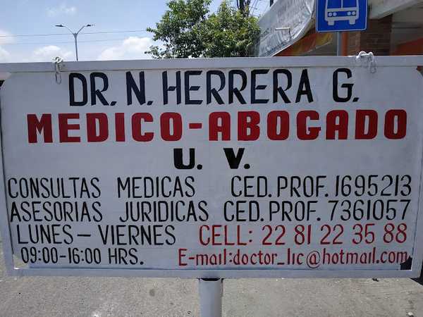 Fotografia tomada fuera de Dr. Nahum Herrera García - Médico en Casa Blanca, Ver.
