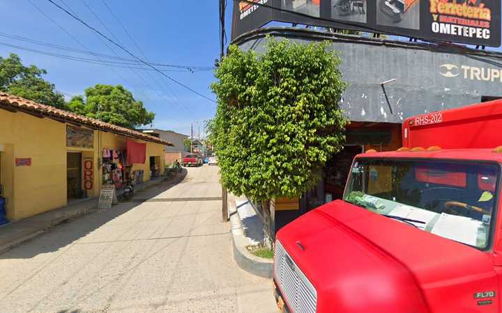 Fotografia tomada fuera de Ometepec - Clínica ambulatoria en Ometepec, Gro.
