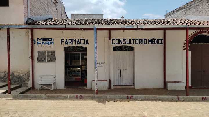 Fotografia tomada fuera de Medifarm de antequera - Médico en Tlalixtac de Cabrera, Oax.