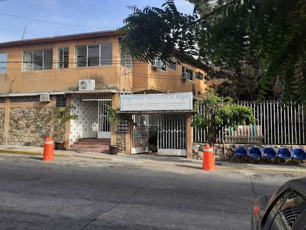 Fotografia tomada fuera de Sanatorio San Felipe de Jesús - Hospital de maternidad en Acapulco de Juárez, Gro.