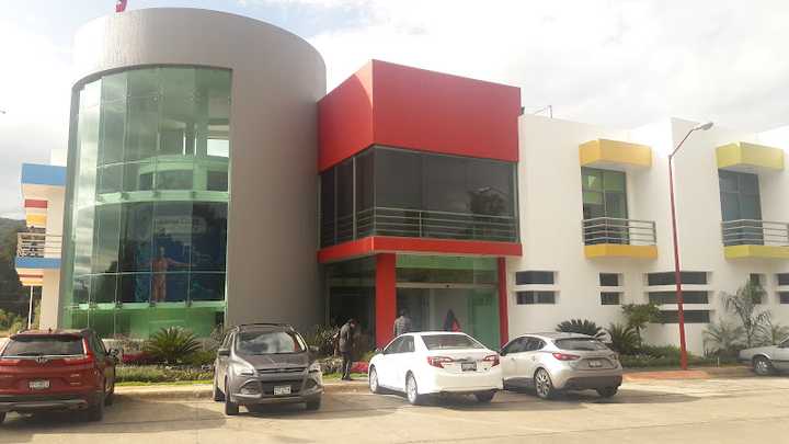 Fotografia tomada fuera de Santa Cruz Centro Medico - Hospital en Cdad. Hidalgo, Mich.