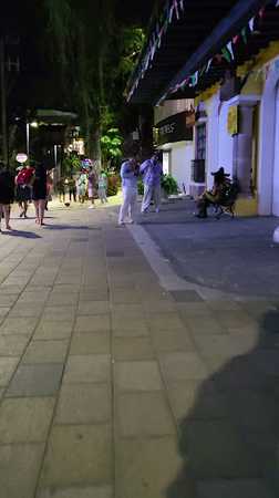 Fotografia tomada fuera de Clinica Cruz Ave. Luis Donaldo Colosio Mz.001 Lote 35 Local B,Colonia Santa Fe Del Carmen,Playa Del Carmen,Solidaridad,Q.roo. Mexico. - Médico en Playa del Carmen, Q.R.