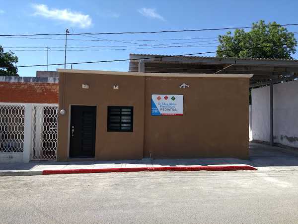Fotografia tomada fuera de Consultorio pediátrico Dr. Flores - Hospital en Cuatro Ciénegas de Carranza, Coah.